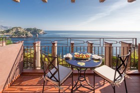 UNAHOTELS Capotaormina