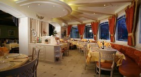 Alexander Hotel