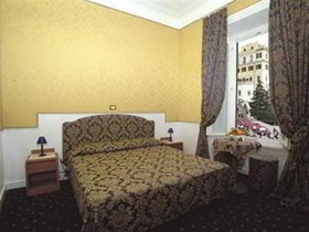 7 Santi Hostel