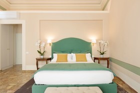 Luxury Bed and Breakfast Cerretani Palace