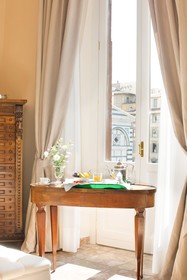 Luxury Bed and Breakfast Cerretani Palace