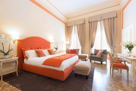 Luxury Bed and Breakfast Cerretani Palace