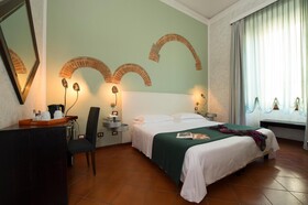 De La Pace, Sure Hotel Collection by Best Western