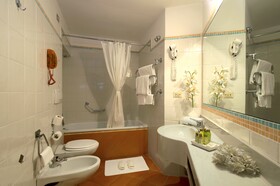 De La Pace, Sure Hotel Collection by Best Western
