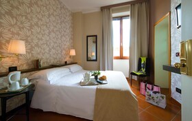De La Pace, Sure Hotel Collection by Best Western