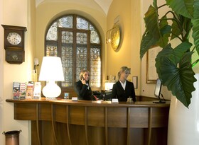 De La Pace, Sure Hotel Collection by Best Western