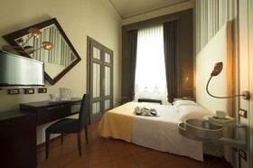 De La Pace, Sure Hotel Collection by Best Western