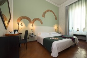 De La Pace, Sure Hotel Collection by Best Western
