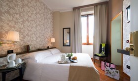 De La Pace, Sure Hotel Collection by Best Western