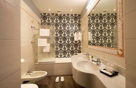 De La Pace, Sure Hotel Collection by Best Western