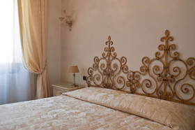 De Rose Hotel