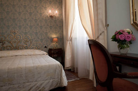De Rose Hotel