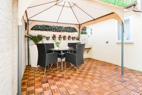 Florence Liona Apartments