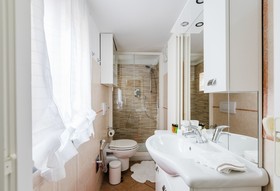 Florence Liona Apartments