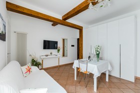 Florence Liona Apartments
