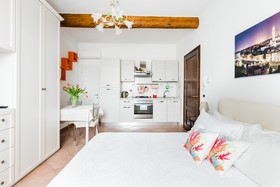 Florence Liona Apartments