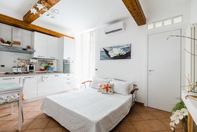 Florence Liona Apartments