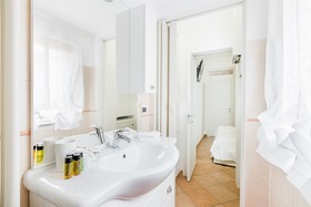 Florence Liona Apartments