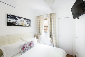 Florence Liona Apartments