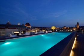Glance Hotel
