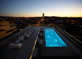 Glance Hotel