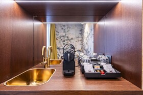 Glimpse Hotel