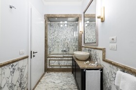 Glimpse Hotel