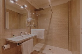Hotel Maxim Axial