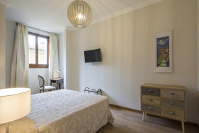 Iris Apartments