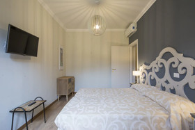 Iris Apartments