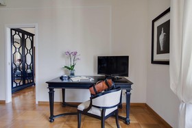 Kometa Suites & Apartments