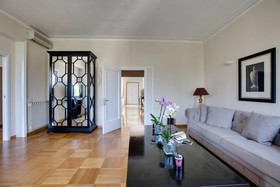 Kometa Suites & Apartments