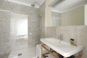 Pauline Suites