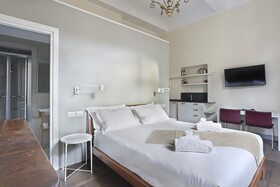 Pauline Suites