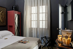 Porcellino Gallery Art Boutique B&B