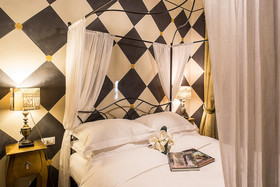 Porcellino Gallery Art Boutique B&B