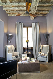 Porcellino Gallery Art Boutique B&B