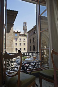 Porcellino Gallery Art Boutique B&B