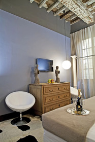 Porcellino Gallery Art Boutique B&B