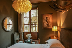 Porcellino Gallery Art Boutique B&B
