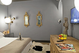 Porcellino Gallery Art Boutique B&B