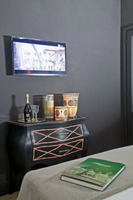 Porcellino Gallery Art Boutique B&B