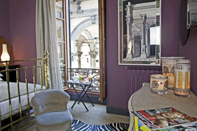 Porcellino Gallery Art Boutique B&B
