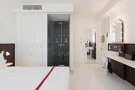 Ruby Bea Hotel & Bar