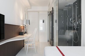 Ruby Bea Hotel & Bar
