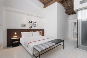 Ruby Bea Hotel & Bar