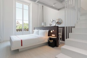 Ruby Bea Hotel & Bar