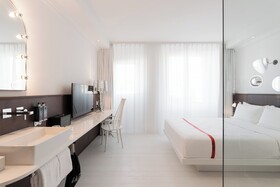 Ruby Bea Hotel & Bar