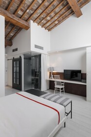 Ruby Bea Hotel & Bar