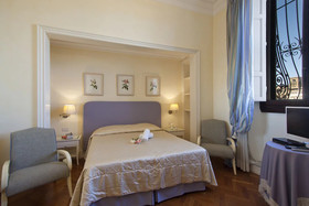 Serristori Palace
